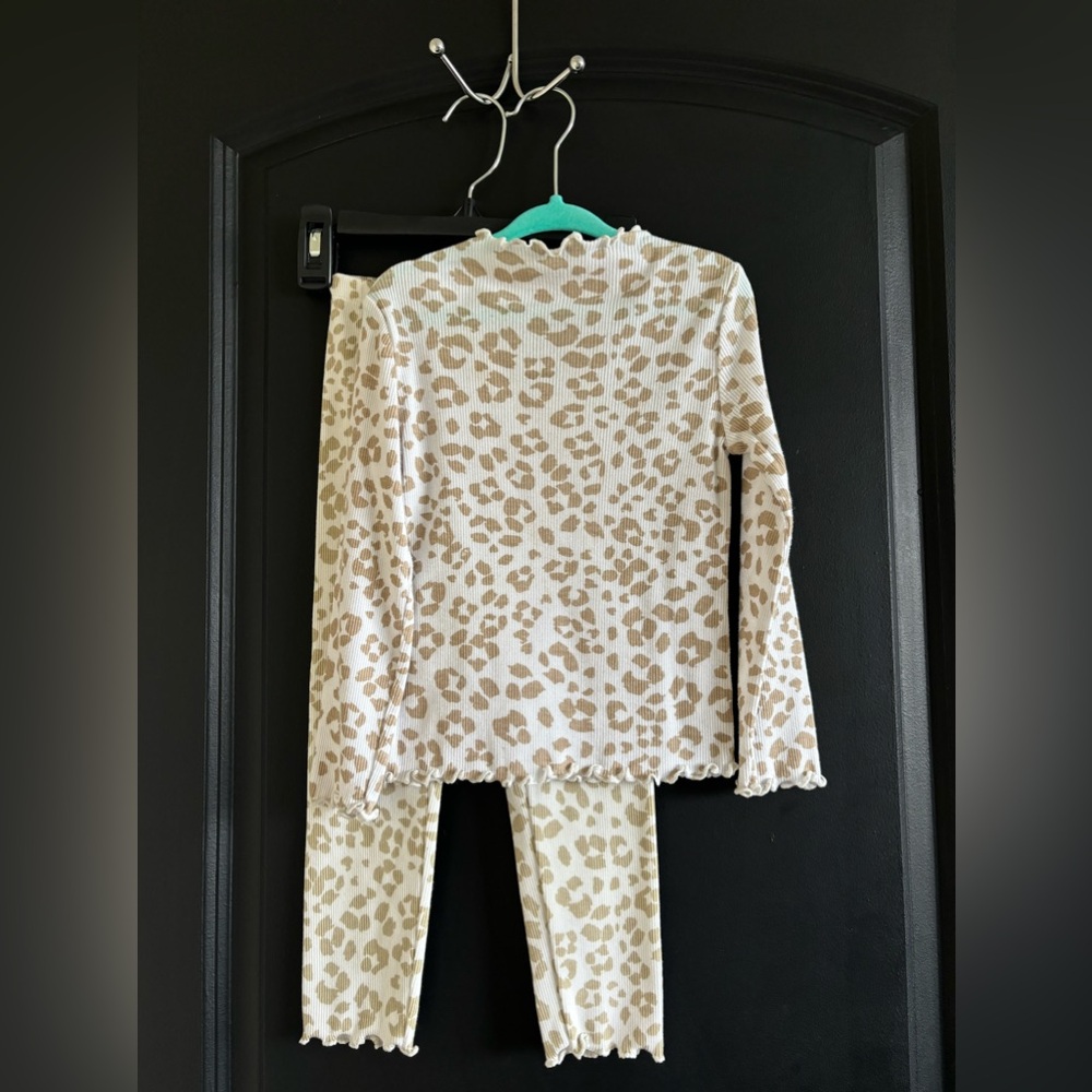 Cute 4T fall outfit, never been worn